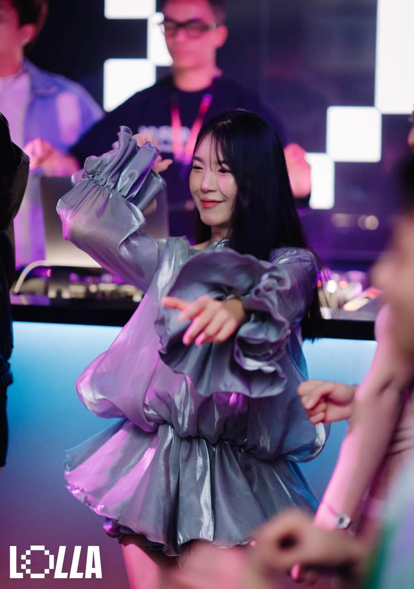 LOLLA SGN bar counter