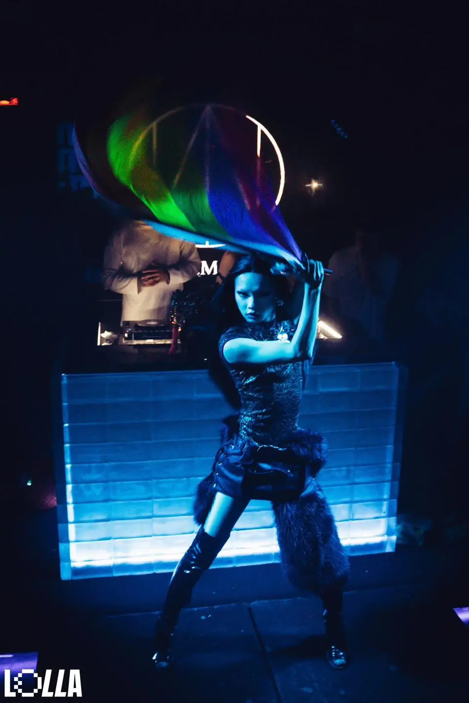 LOLLA SGN moment